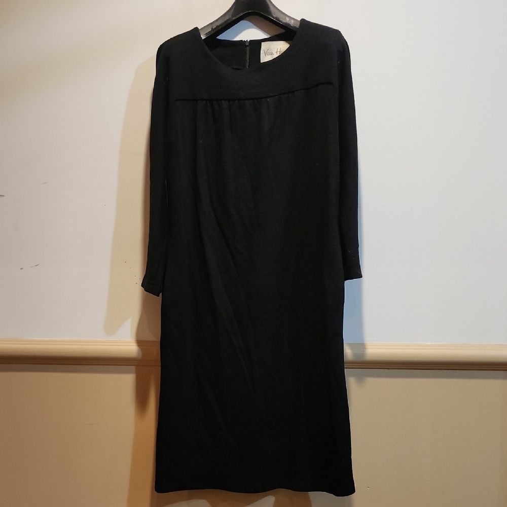 Vian Hunter Classic Black Long Sleeve Shift Dress w Pockets